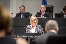 Ministerin Niewisch-Lennartz im Landtag