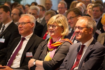 Dr. Kircher (Präsident des OLG Oldenburg, Ministerin Niewisch-Lennartz, Staatssekretär Scheibel ( v. l.)