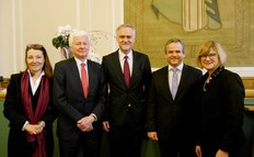 v.l. Präsidentin des OLG Oldenburg Anke van Hove, Präsident des LG a.D. Antonius Fahnemann, Oberbürgermeister Wolfgang Griesert, Präsident des LG Dr. Thomas Veen, Nds. Justizministerin Antje Niewisch-Lennartz