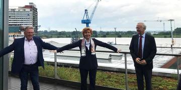 Justizministerin besucht während ihrer Sommerreise die Meyer-Werft