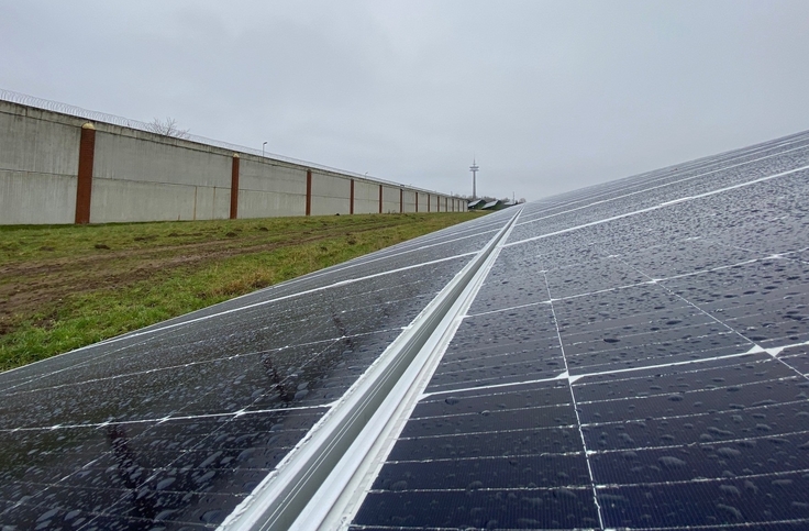 Photovoltaikanlage auf dem Gelände der JVA Uelzen in Betrieb