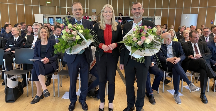 Gruppenfoto: Dr. Gerhard Otto, Justizministerin Dr. Wahlmann, Thomas Glahn