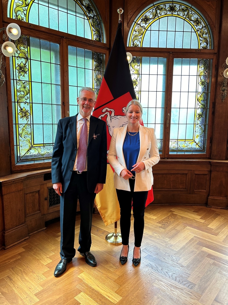 v. l. Dr. Franz Rainer Enste, Justizministerin Dr. Kathrin Wahlmann