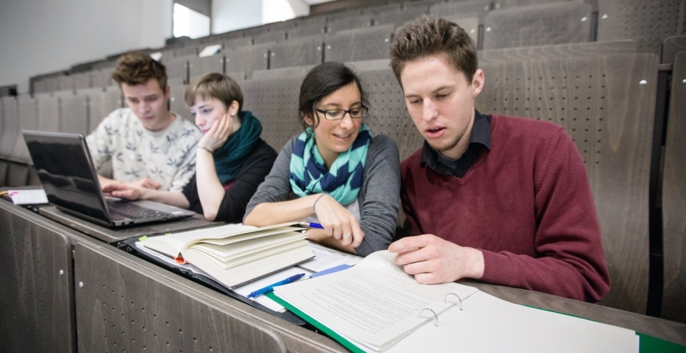 Studenten lernen im Hörsaal