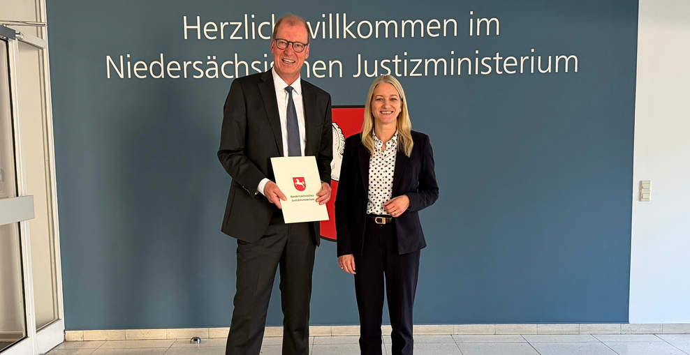 Ministerin Kathrin Wahlmann und der neue Abteilungsleiter III Ingo Behrens